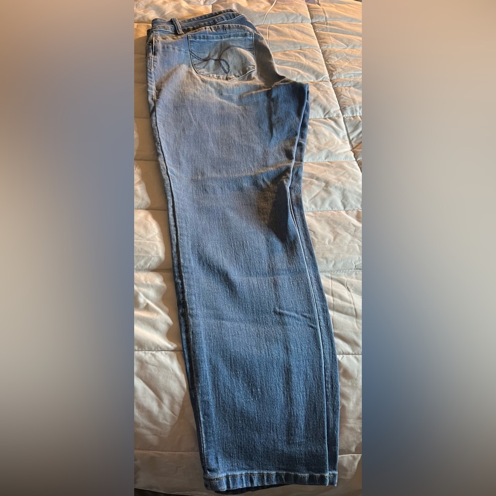 Like new light blue denim jeans. Skinny jeans Women’s size 14 - Picture 4 of 9
